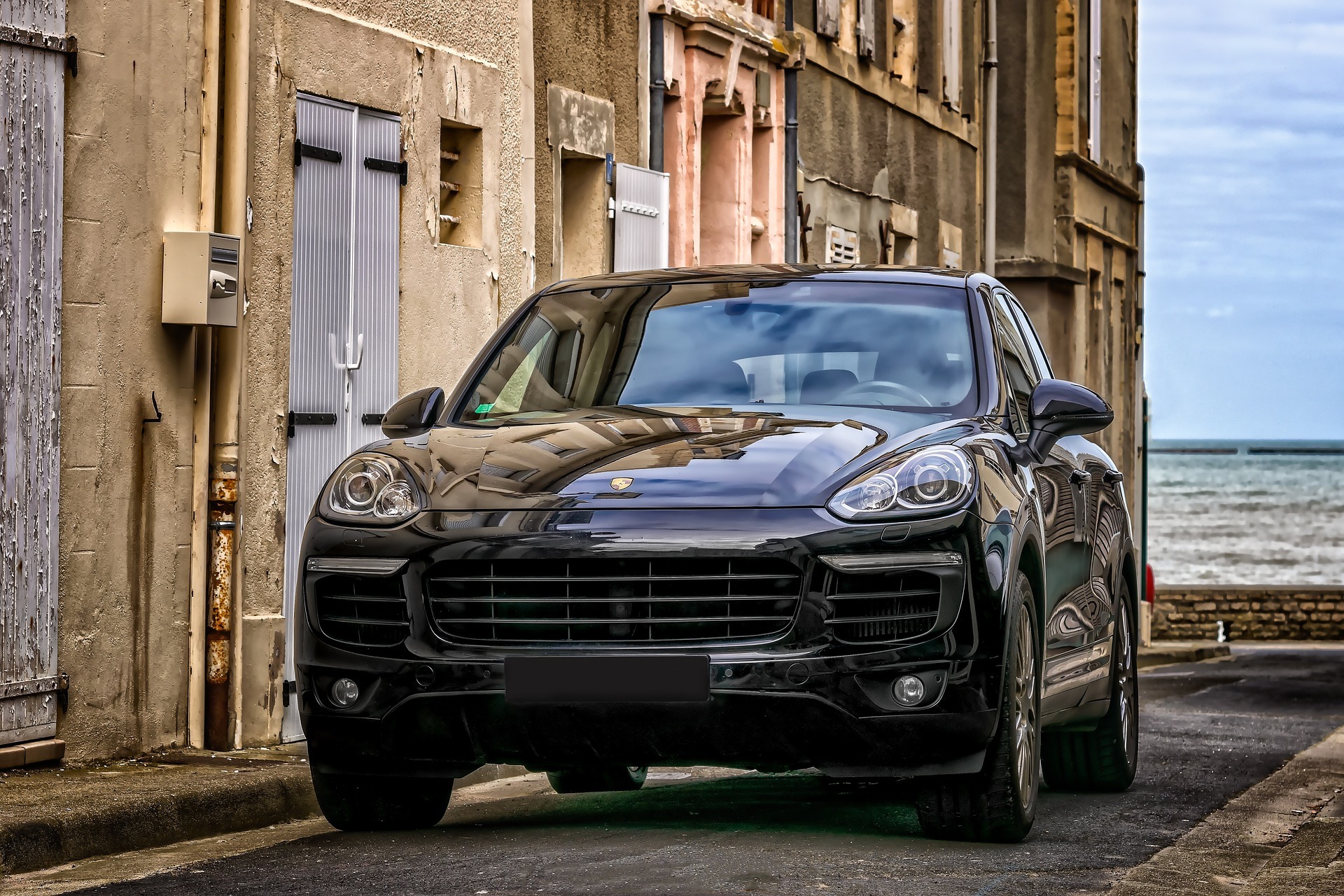 SUV (Sport Utility Vehicle) tinting